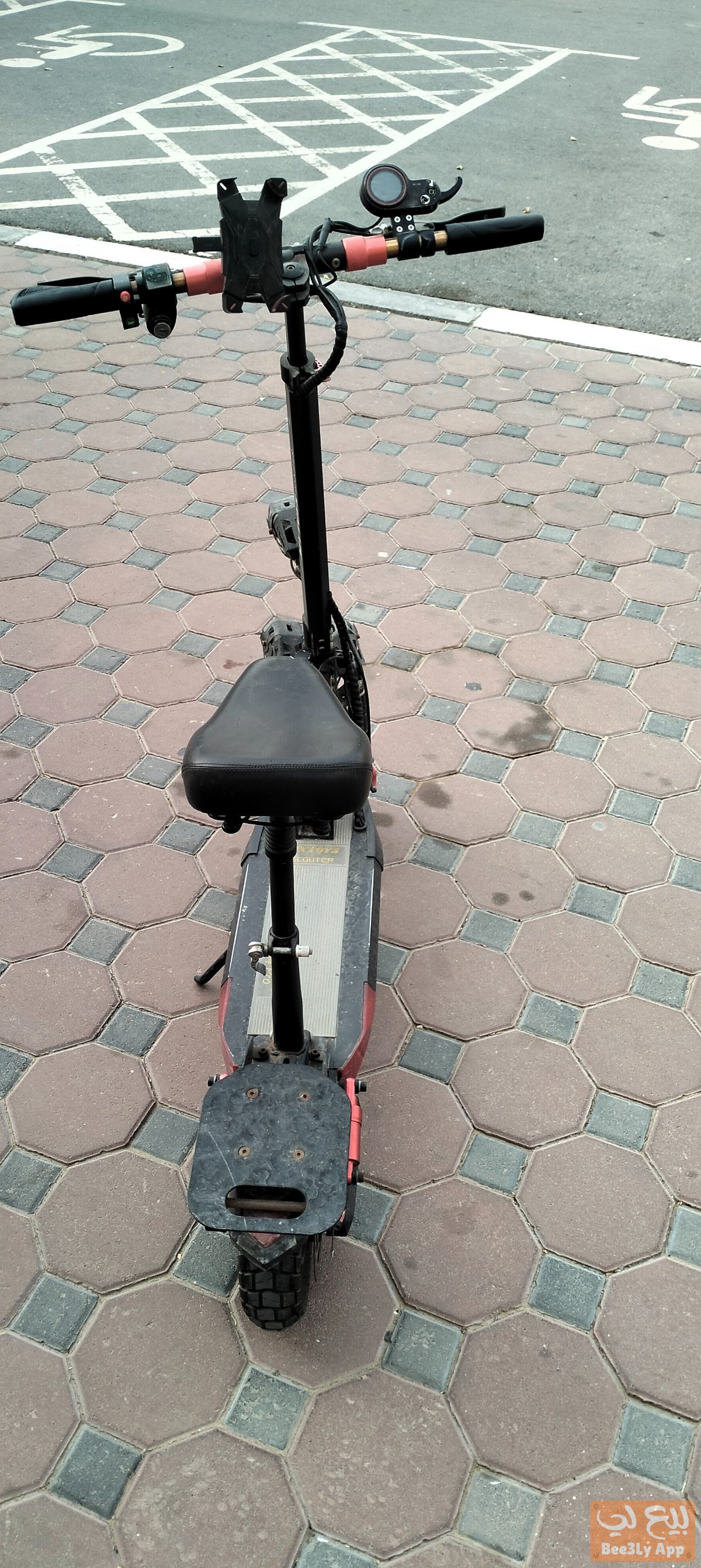 Electric scooter with a seat for sale 🛴  👈🏻New, only very lightly used  - In perfect condition wi 1