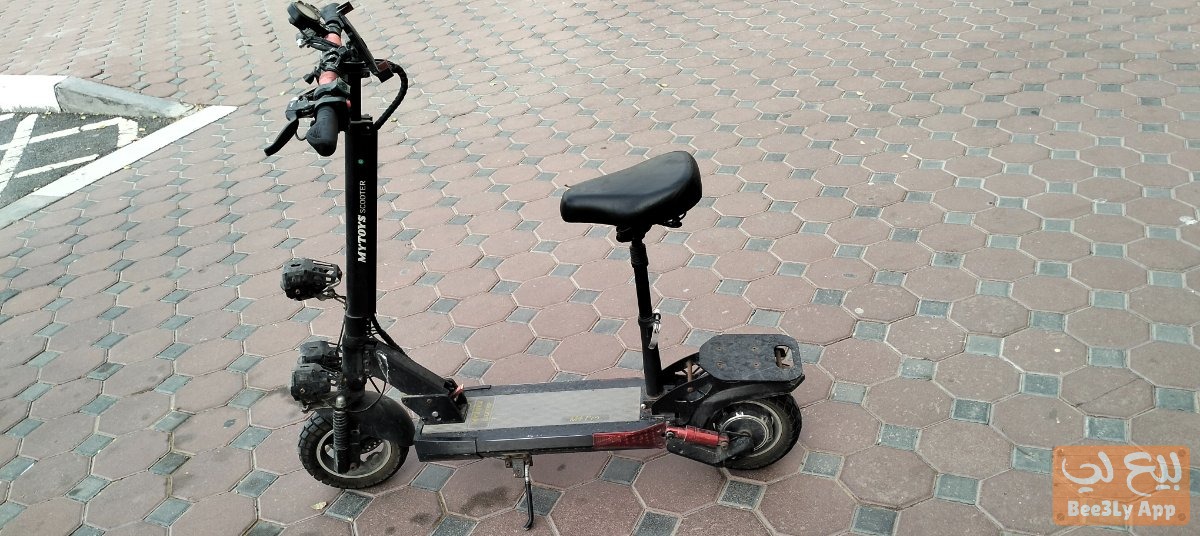 Electric scooter with a seat for sale 🛴  👈🏻New, only very lightly used  - In perfect condition wi 2