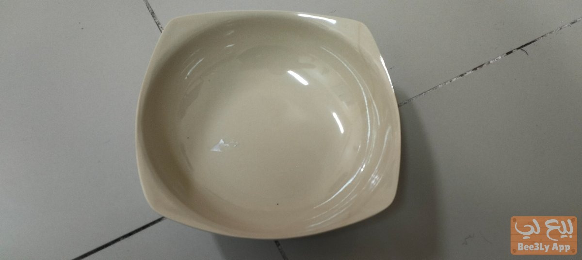 صحون قويّة ومتينة ، متعدّدة الألوان ، بعمق معتبر ، بسعر ممتاز  3 دراهم  Sturdy and durable plates, a 1
